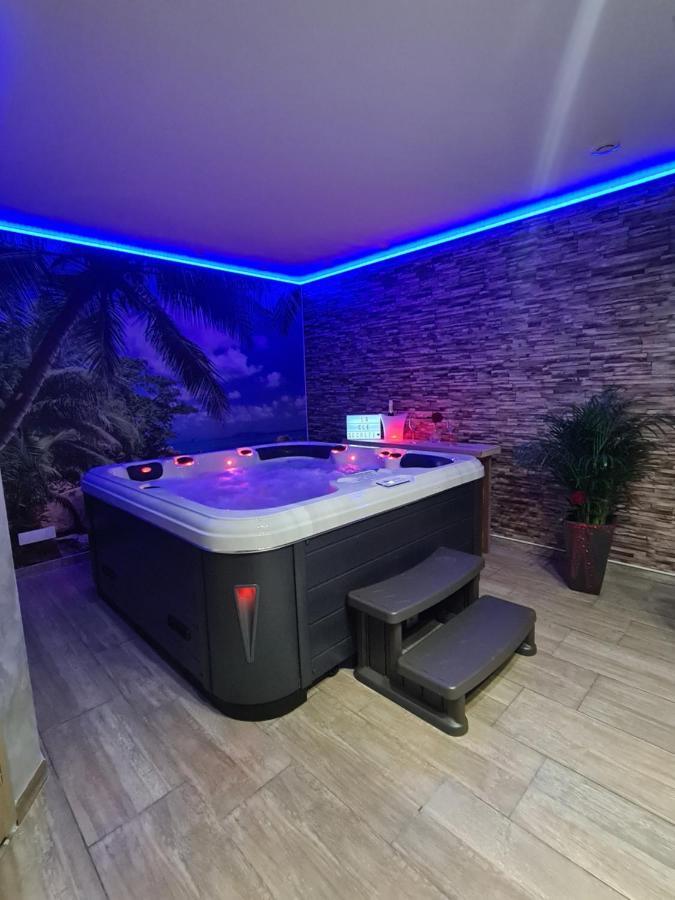 Hotel L évasion secrète à Quarouble Extérieur photo